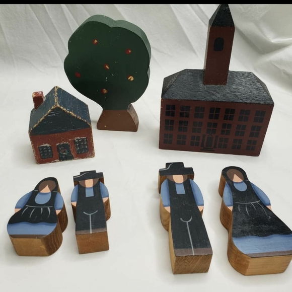 Vintage Mini Wooden Buildings and Amish People Handpainted - Picture 5 of 6